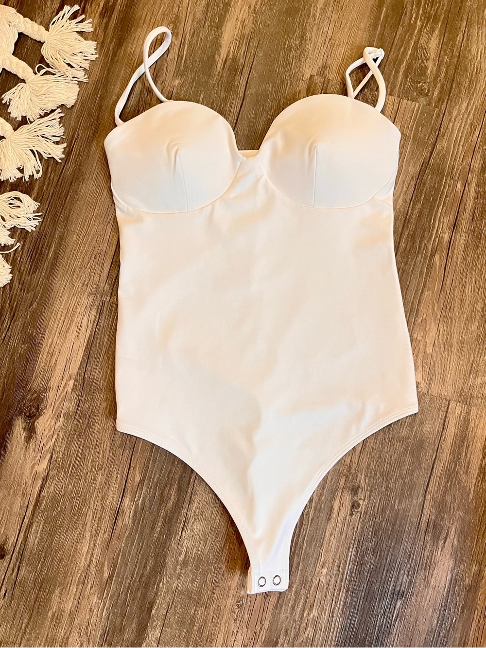 NWT Express Body Contour White Bodysuit XS Sweetheart Neck